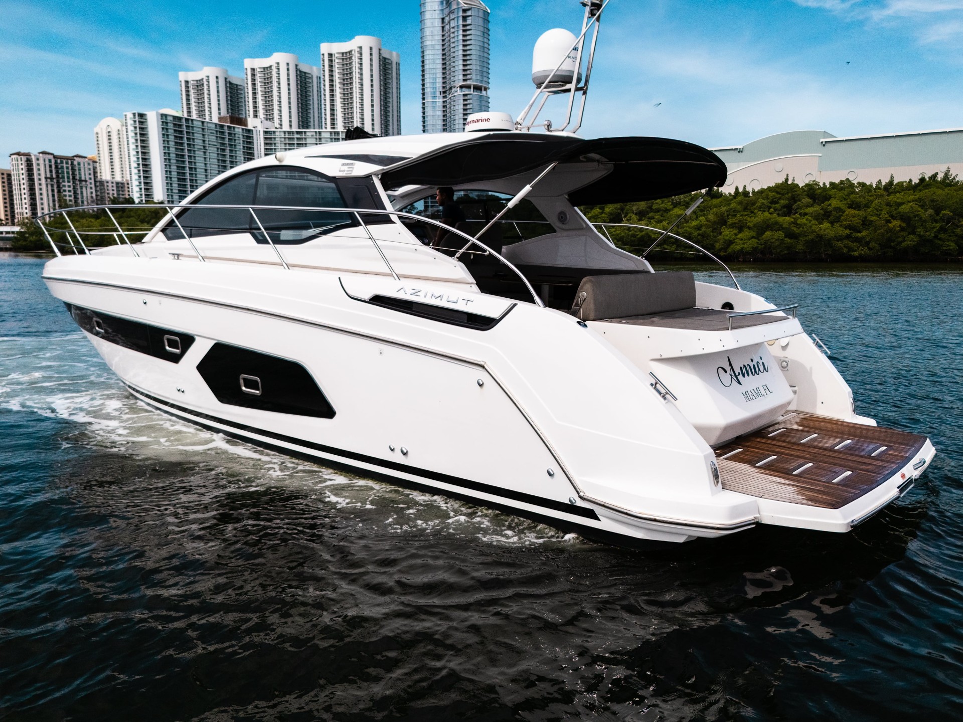 Yacht Photo 3
